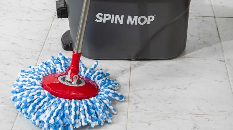 SIMPLI-MAGIC 360° Spin Mop on tiles