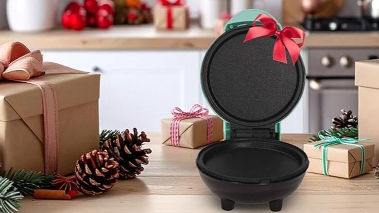 A black Dash griddle with a red bow on top