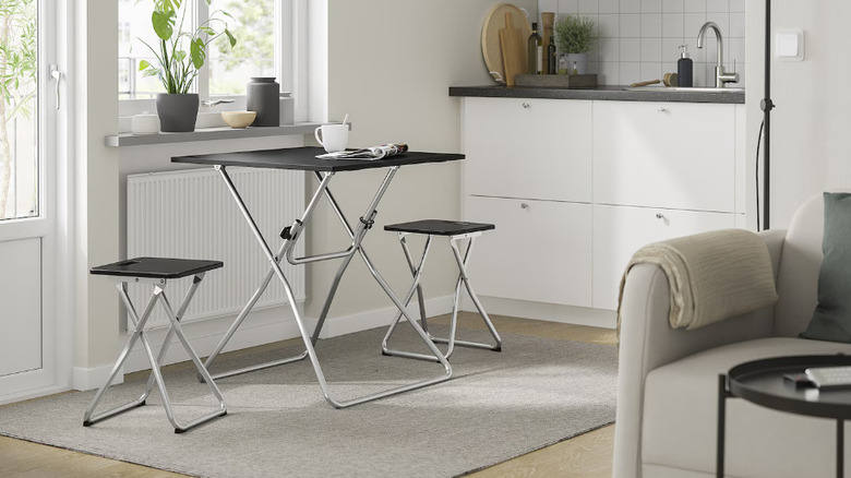A folded GUNDE table againsta a wall