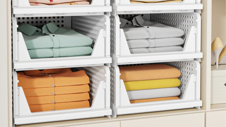 SNSLXH 5-Pack Stackable Closet Storage Baskets in a closet holding folded shirts