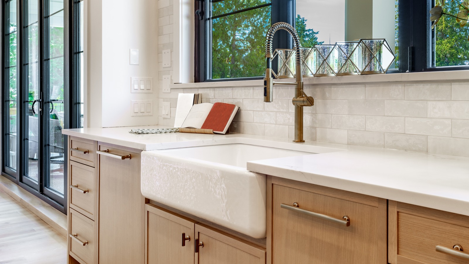 The Best Type Of Sink To Install In Your Hamptons-Style Kitchen – House Digest