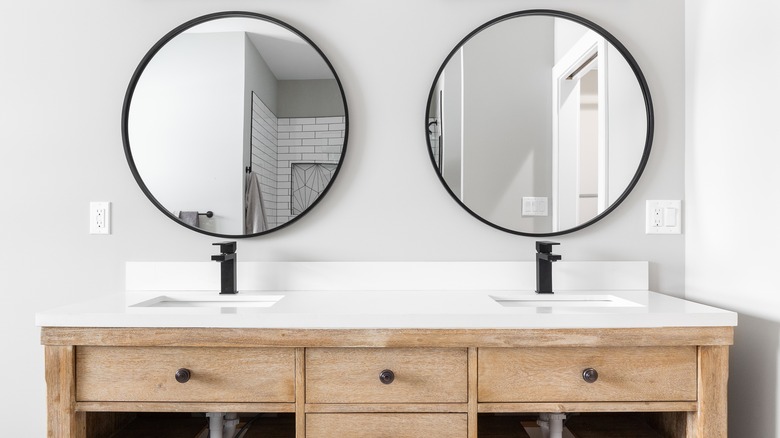 Bathroom vanity