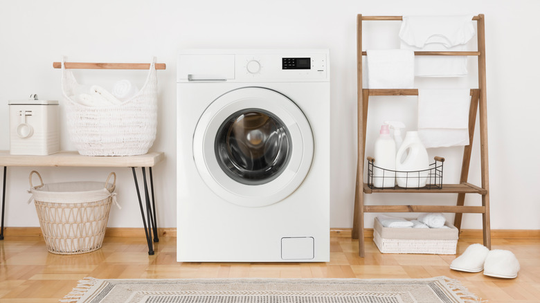 laundry room with washing machine