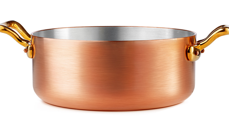 Clean copper pot