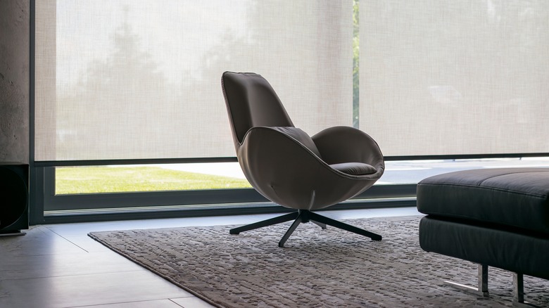 roller shade window covering
