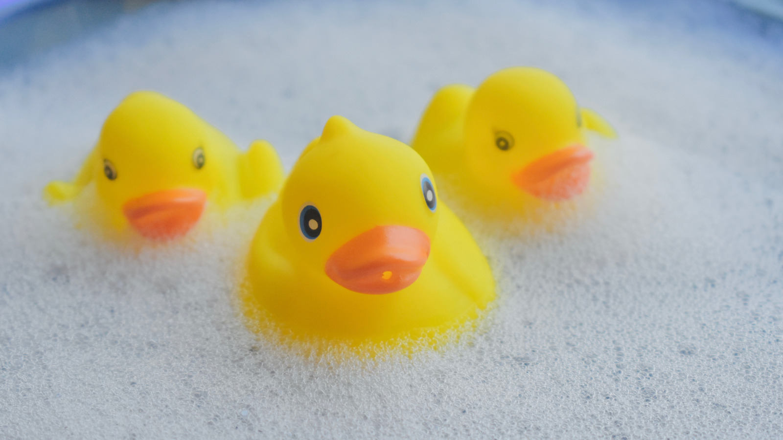 There's mold in your kids' bath toys (and that's probably OK)