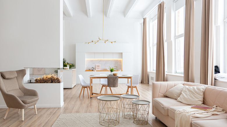 Bright studio apartment