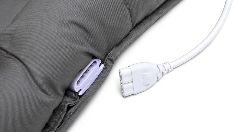 Disconnected plug of electric blanket