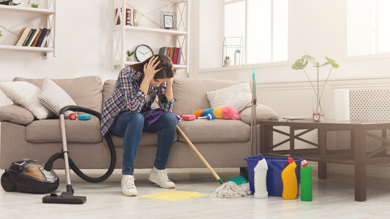womn frustrated while cleaning