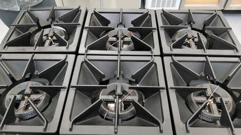 Stove with six burners