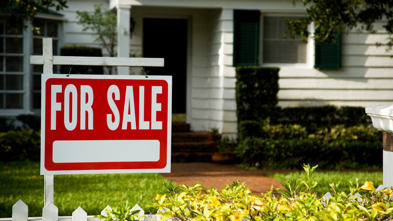 House for sale sign