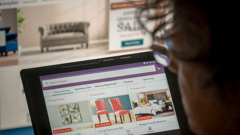 Browsing Wayfair on computer