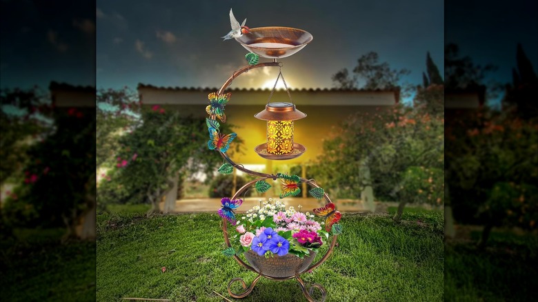 The YYWMWM bid bath and feeder with solar light and planter feature