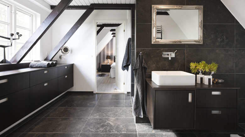 Bathroom with gray, stone-like patterned floors