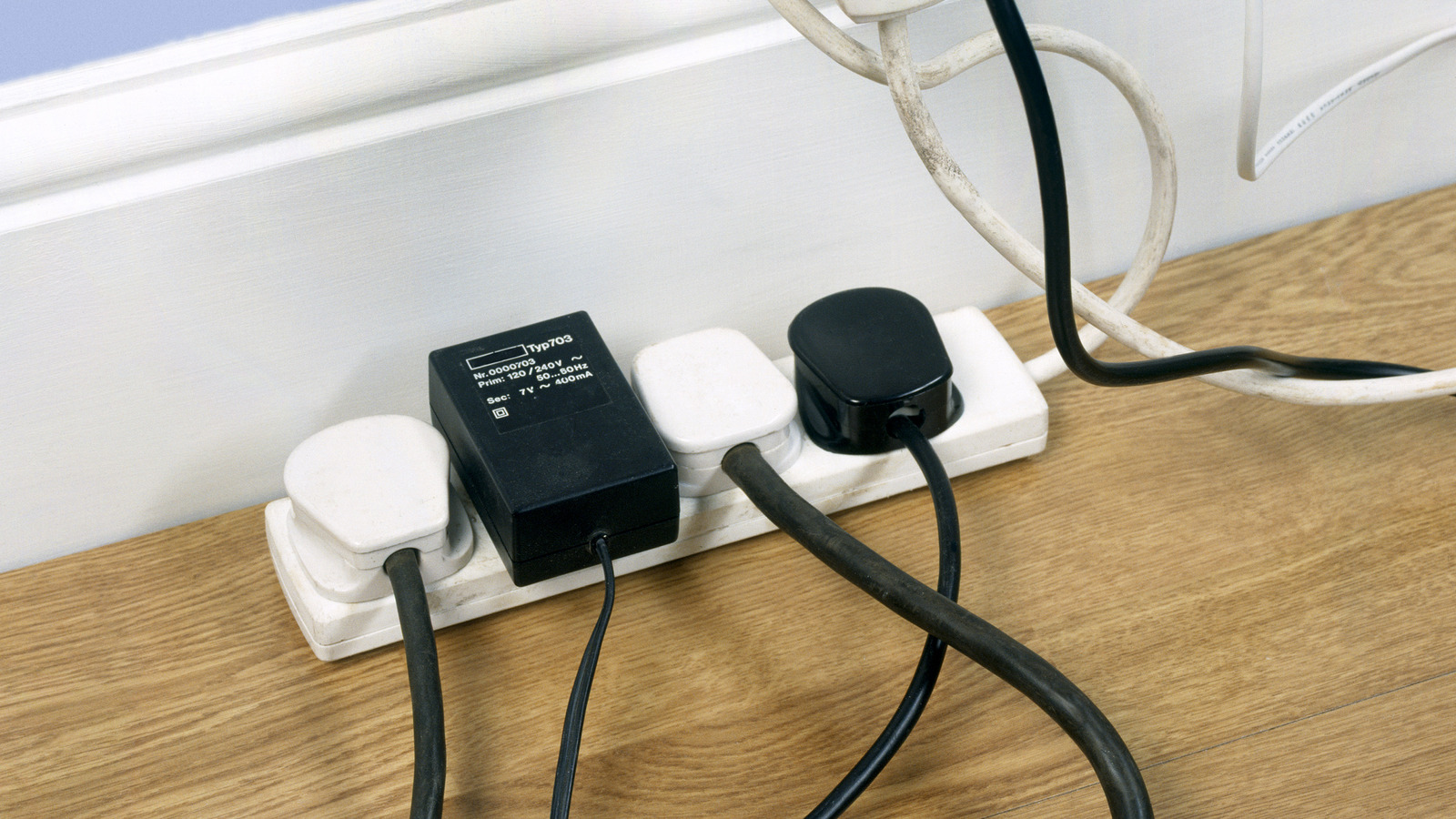 The Bread Clip Hack That Will Stop You From Unplugging The Wrong Cord