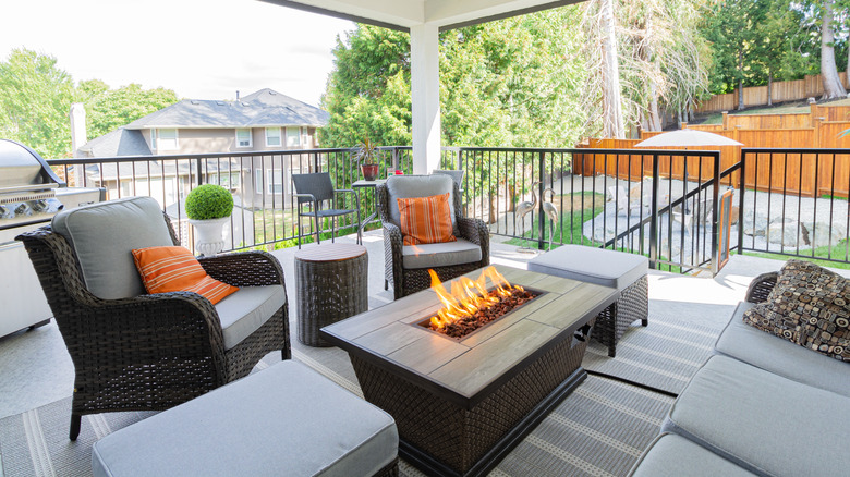 Patio with firetable and furniture