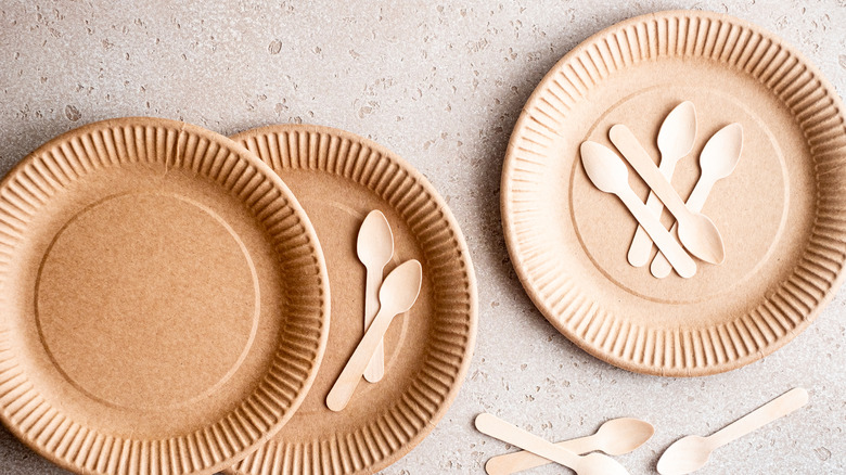paper plates and spoons