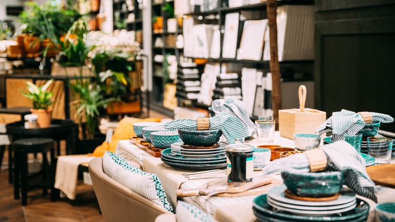Table setting and centerpiece options at a store.