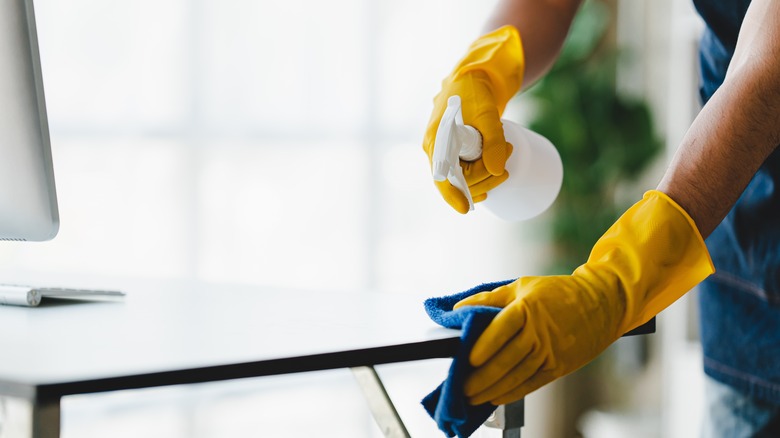 Cleaning table with spray and cloth