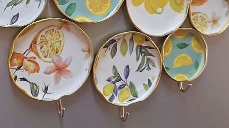 homemade jar lid magnets with hooks on fridge