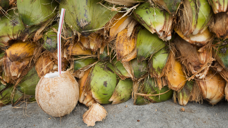 Coconut husks and drink