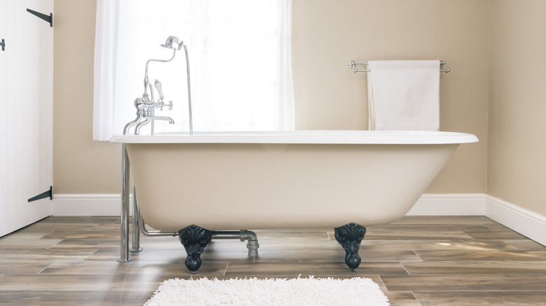 vintage porcelain tub