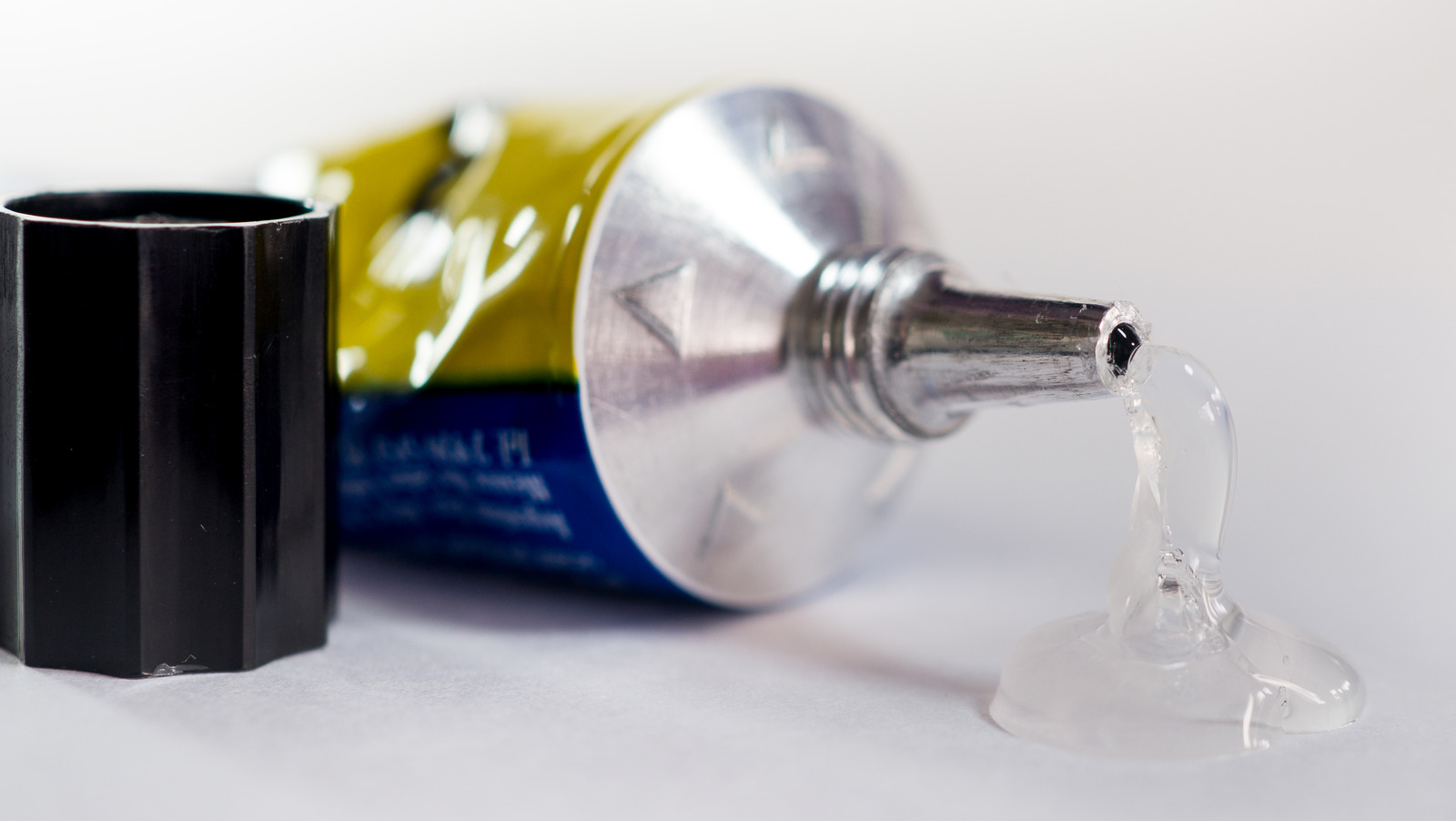 The Common Kitchen Ingredients That'll Banish Super Glue Stains From