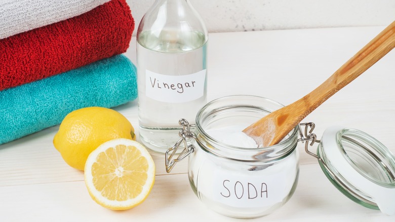 Vinegar and baking soda close up