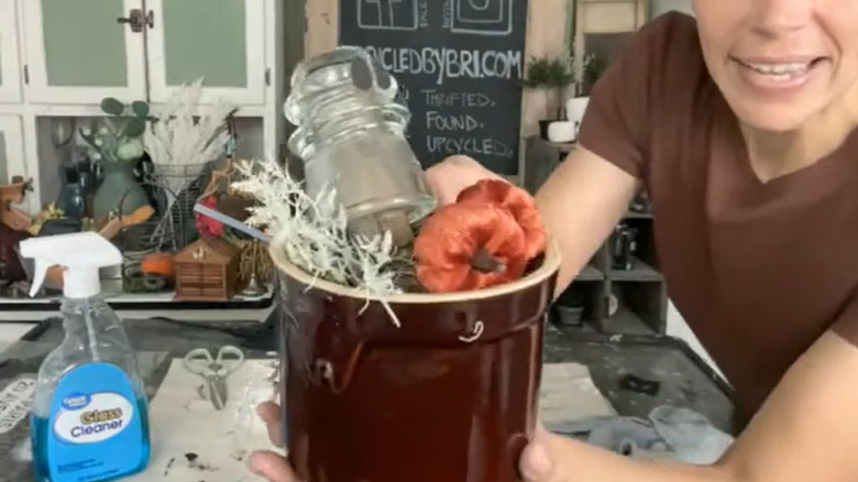 Glass insulator ghost display