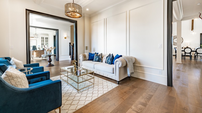 A cozy upscale living room