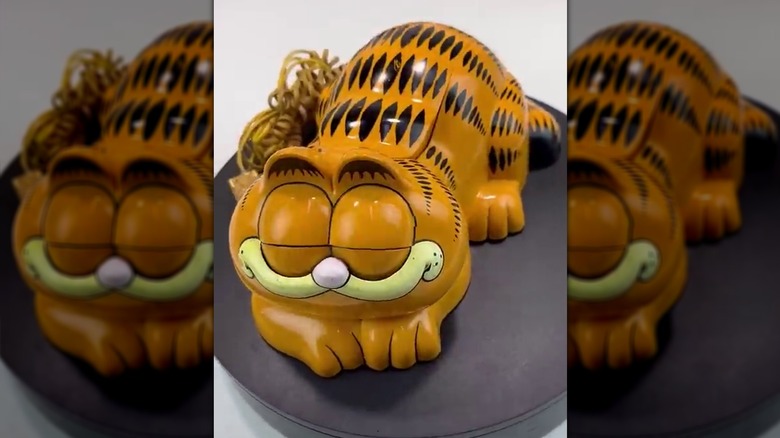 1984 Garfield novelty telephone