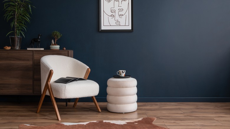 Black wall with wood and white elements