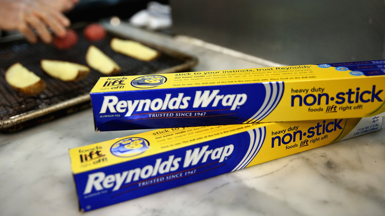 Non-stick Reynolds Wrap aluminum foil