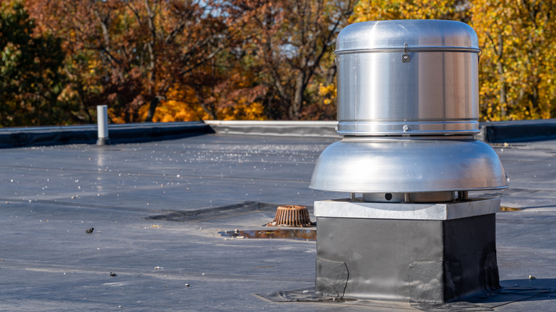 A black EPDM roof