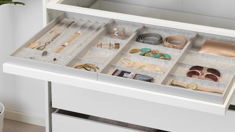 KOMPLEMENT tray