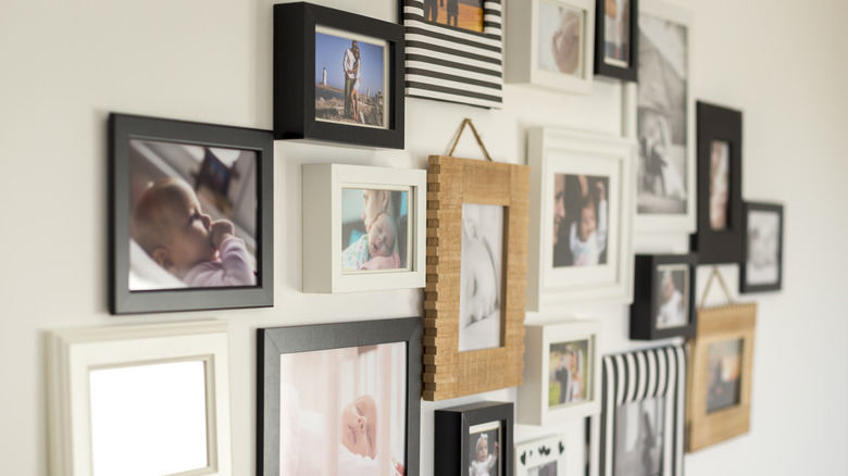 Wall with many frames
