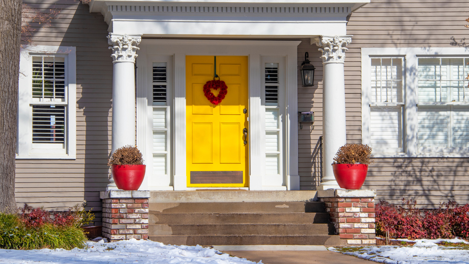 The Easiest Way To Fix An Entry Door Air Leak, According To TikTok