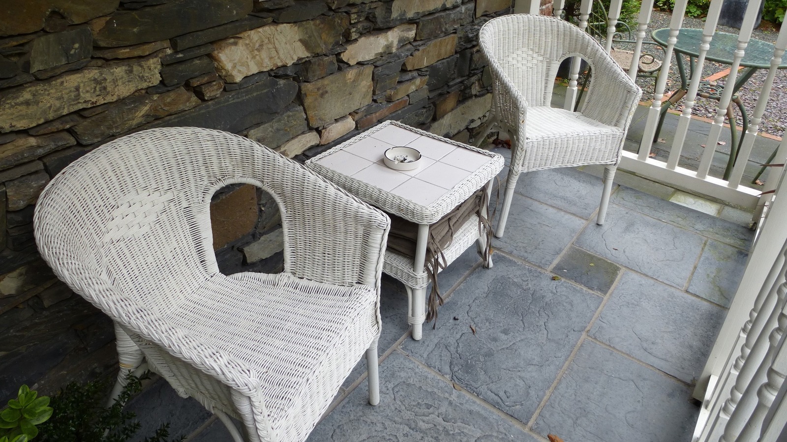 The Easiest Way To Paint Your Outdated Wicker Furniture