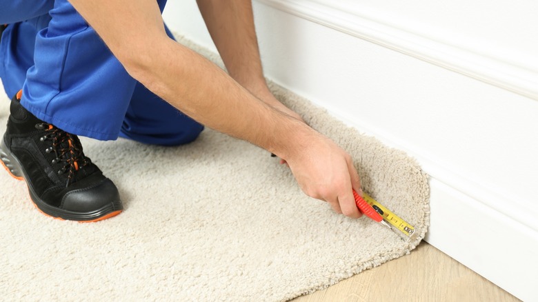 Installing carpet at baseboard