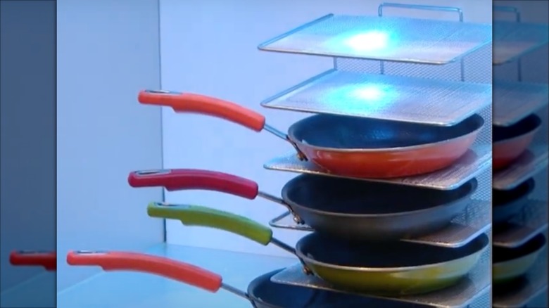 File rack storing pans