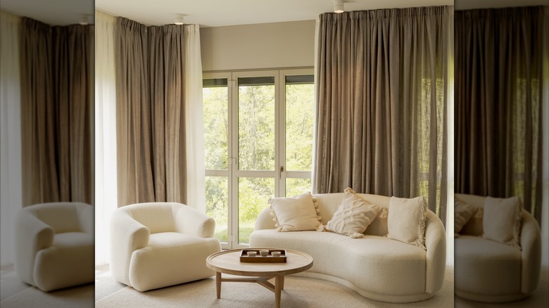 Living room curtains with complementary colors