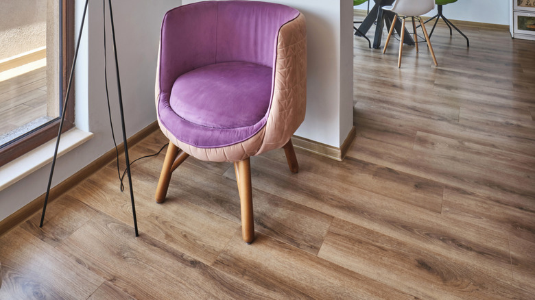 Seating area with a floor lamp
