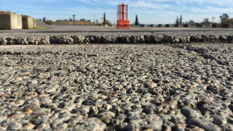 Pervious concrete with open voids