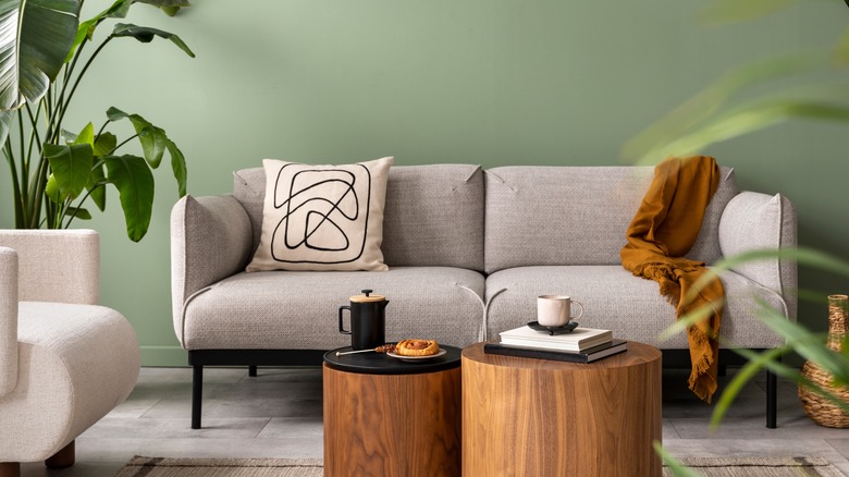 Sofa with bunching coffee tables