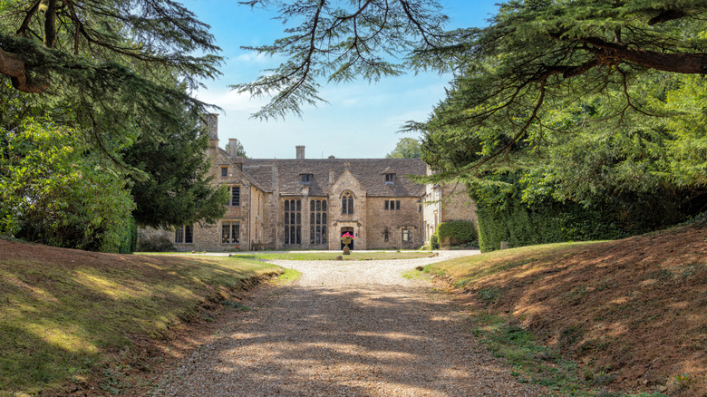 A long driveway leading up to a large house