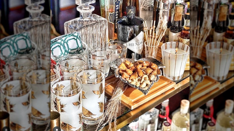 A fall bar set-up with gold foilage cups.