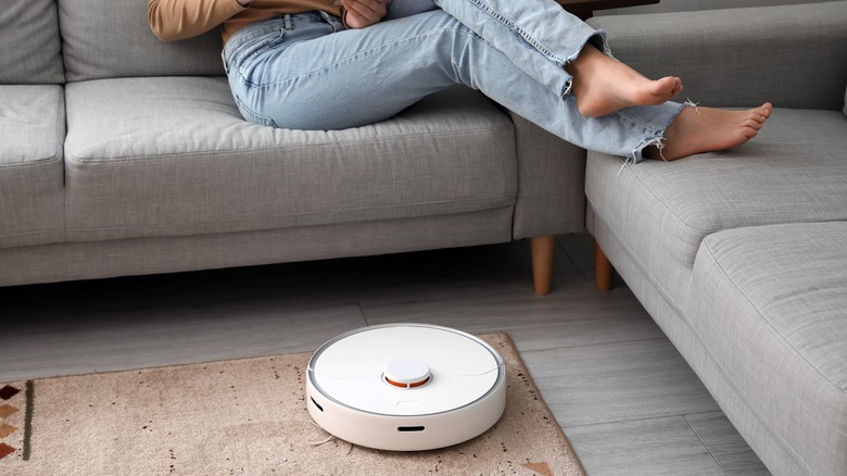 robot vacuum cleaning carpet