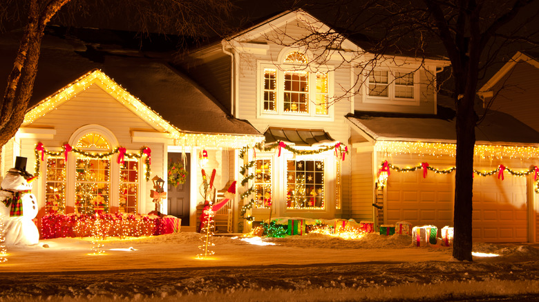  holiday lights on a home