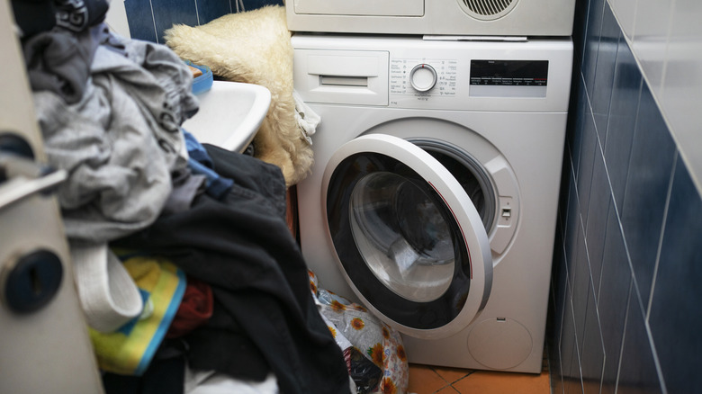 A small laundry room filled with laundry