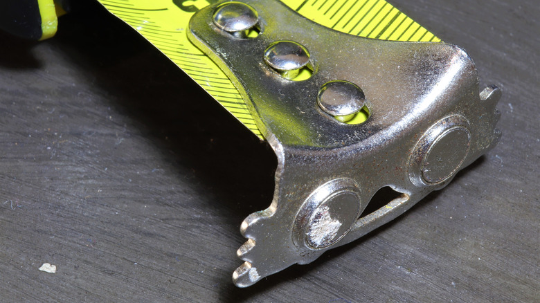 Tape measure nail grab slot